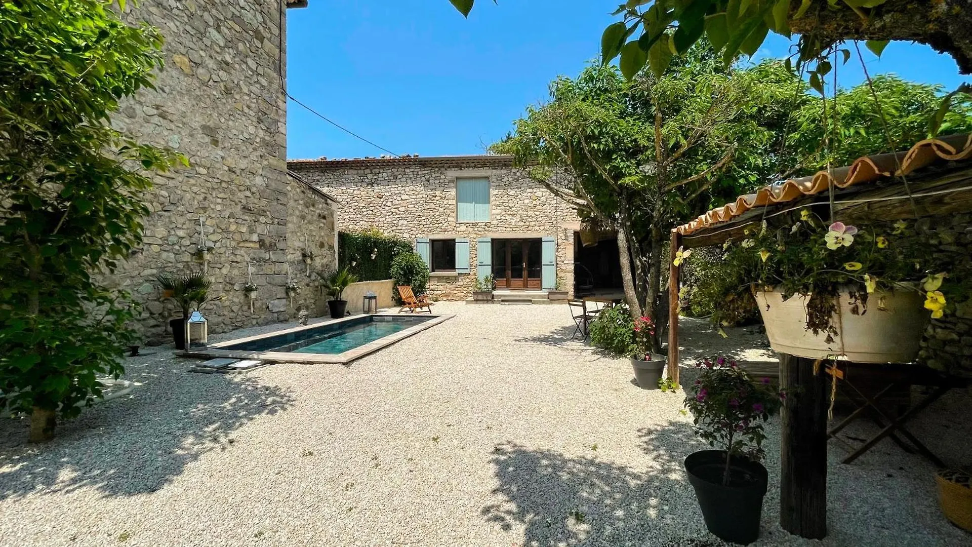 Dom wakacyjny Mazet En Provence Pour 4, Piscine Chauffee Privee, Jardin Clos Prive, Barbecue, Chiens Admis Sainte-Jalle